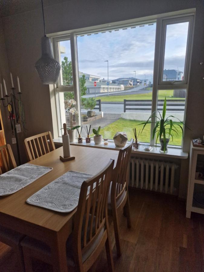 Sol - S12 Guesthouse Keflavik Bagian luar foto